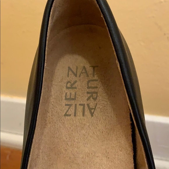 Nice work closed toed heels - Picture 4 of 4